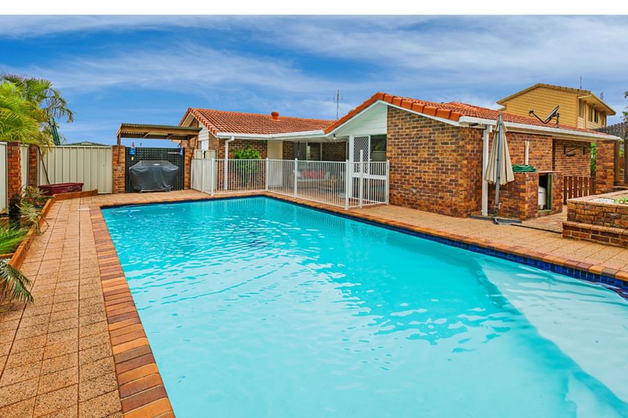 Helensvale Station solar power